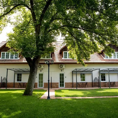 Alexandra Dunakanyar Vendeghaz Pilismarót